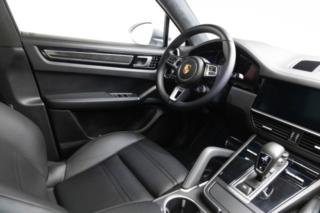 Used 2020 Porsche Cayenne Turbo image 18