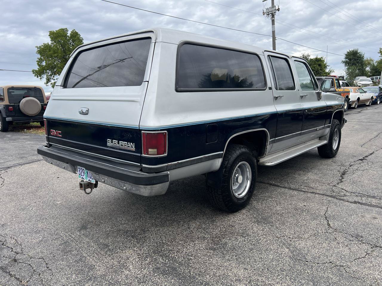 Used 1989 GMC Suburban 4WD image 4