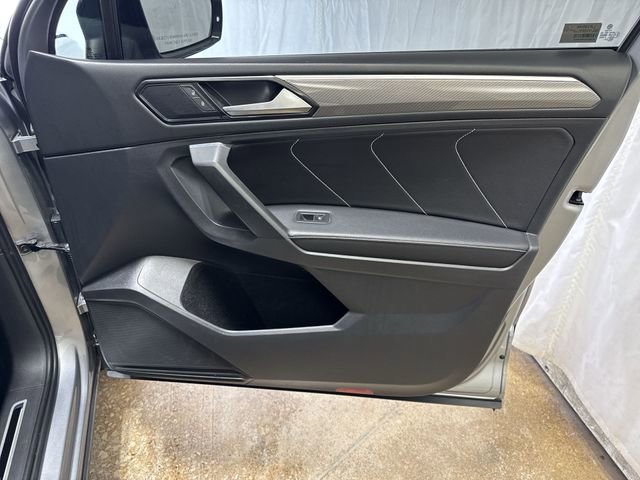 Used 2022 Volkswagen Tiguan SE R-Line image 26