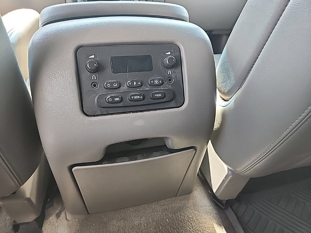 Used 2006 Chevrolet Suburban LT w/ Preferred Equipment Group AWD/4WD image 32