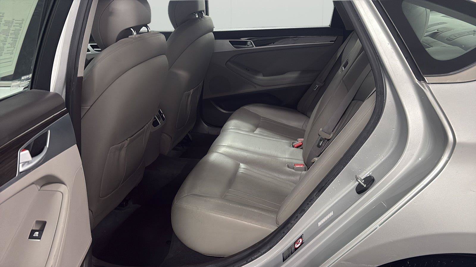 Used 2015 Hyundai Genesis 3.8 RWD image 11