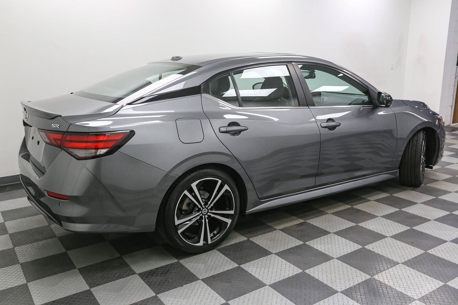 Used 2020 Nissan Sentra SR w/ Premium Package FWD image 8