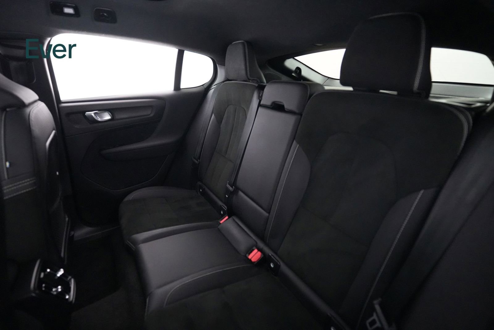 Used 2023 Volvo C40 P8 Recharge Ultimate image 24