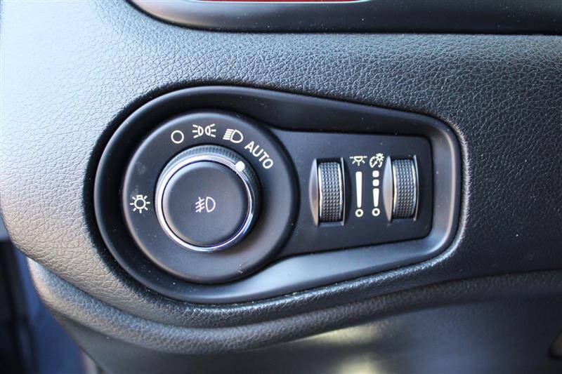 Used 2021 Jeep Renegade Trailhawk AWD/4WD image 17