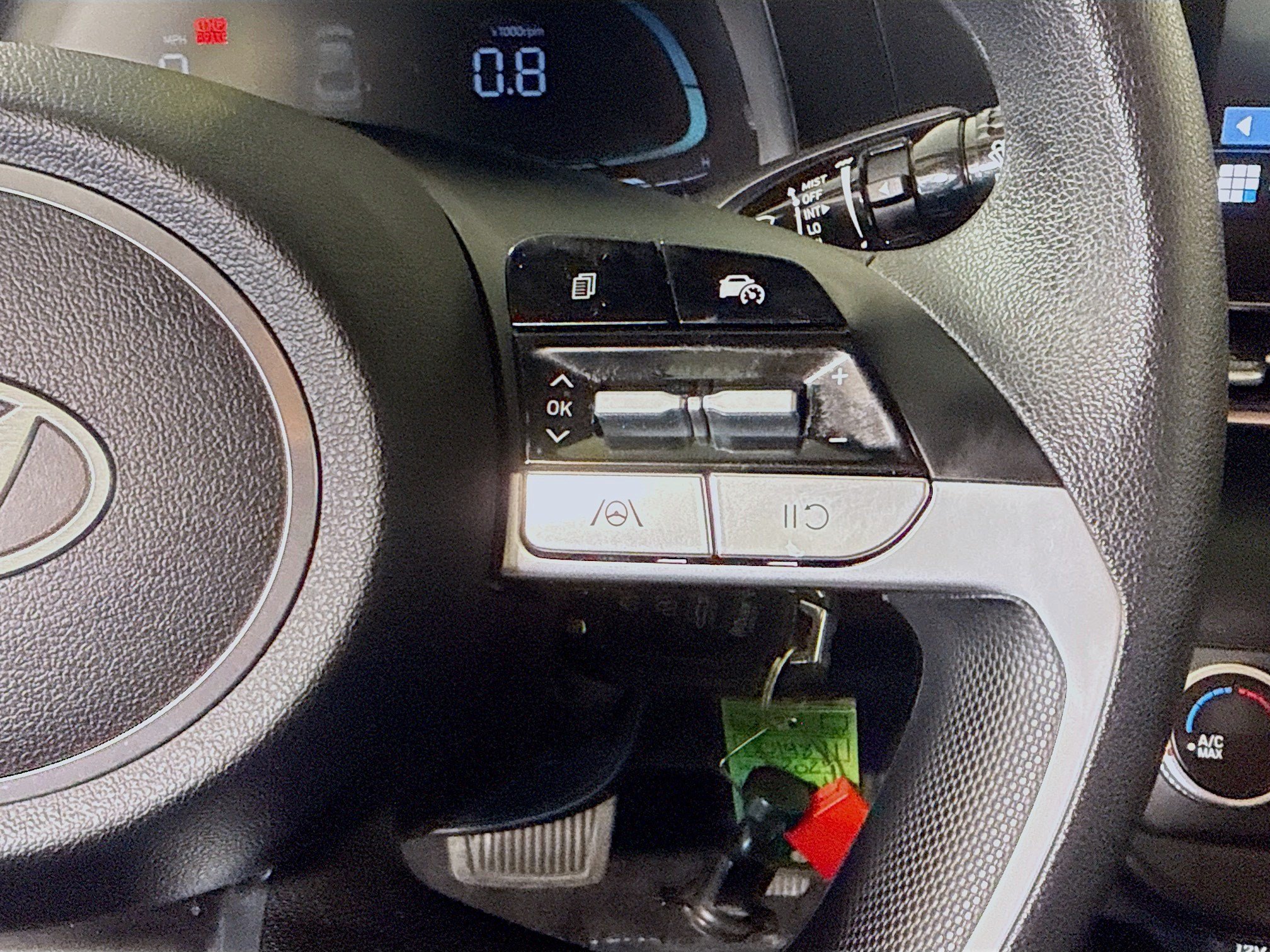 Used 2025 Hyundai Elantra SE FWD image 15