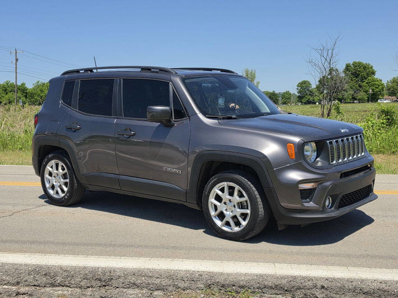 Used 2019 Jeep Renegade Latitude FWD image 1