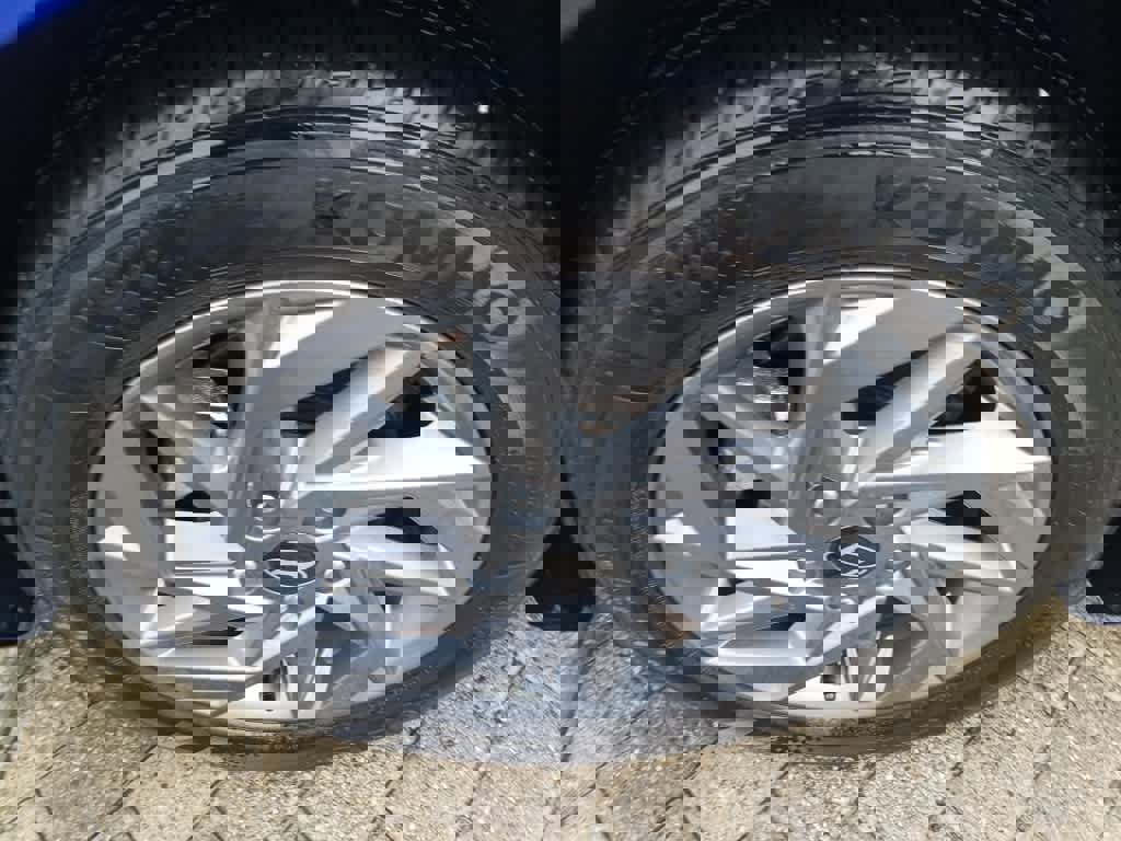 Used 2024 Hyundai Elantra SEL image 9