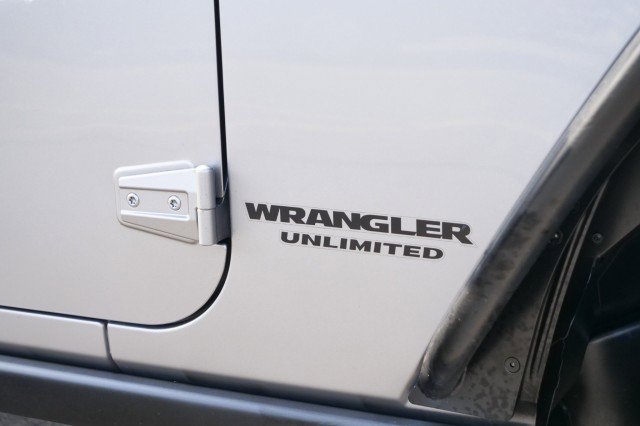 Used 2016 Jeep Wrangler Unlimited Rubicon w/ Connectivity Group image 55