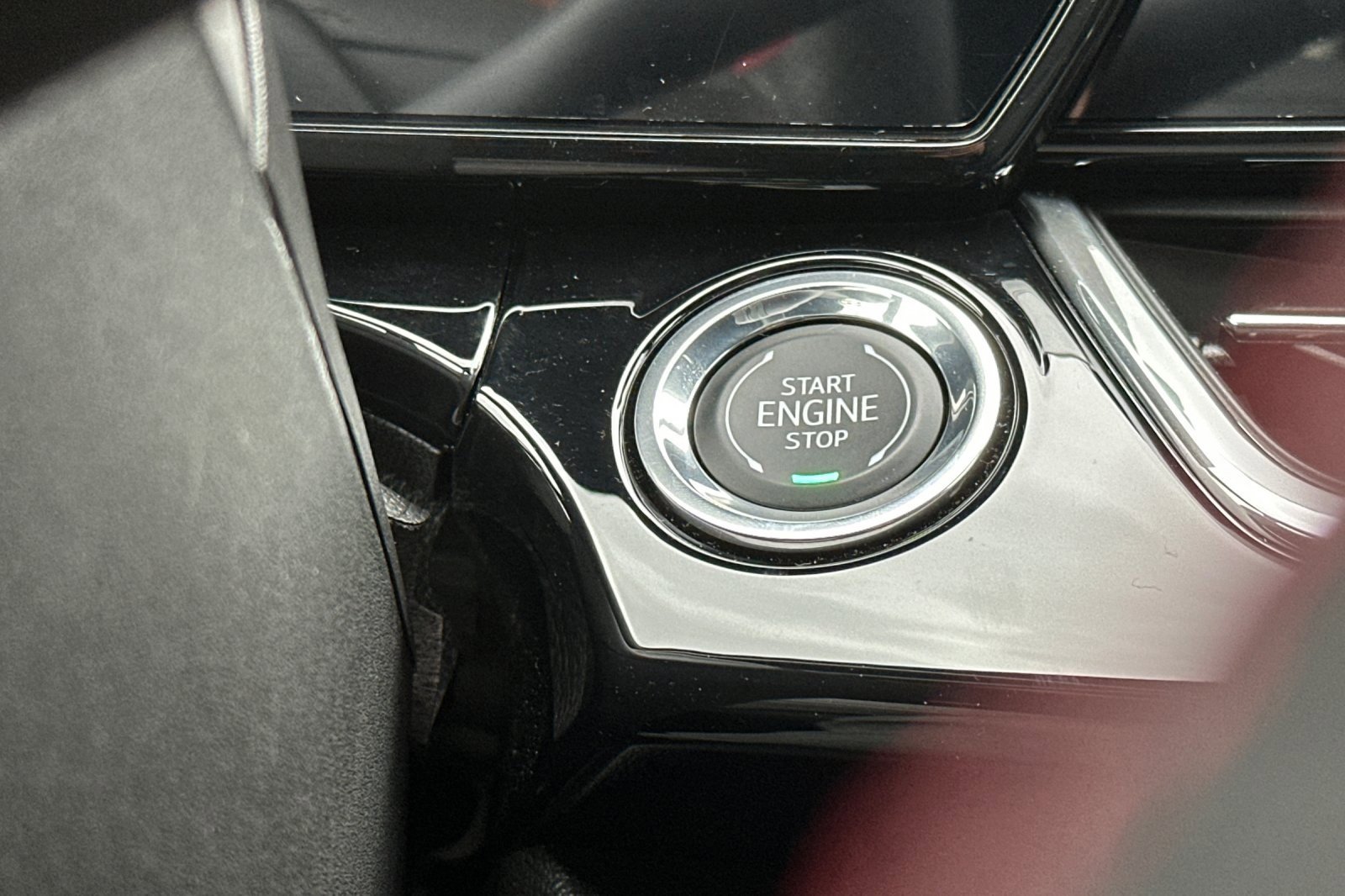 Used 2025 Chevrolet Trax RS w/ Driver Confidence Package image 33