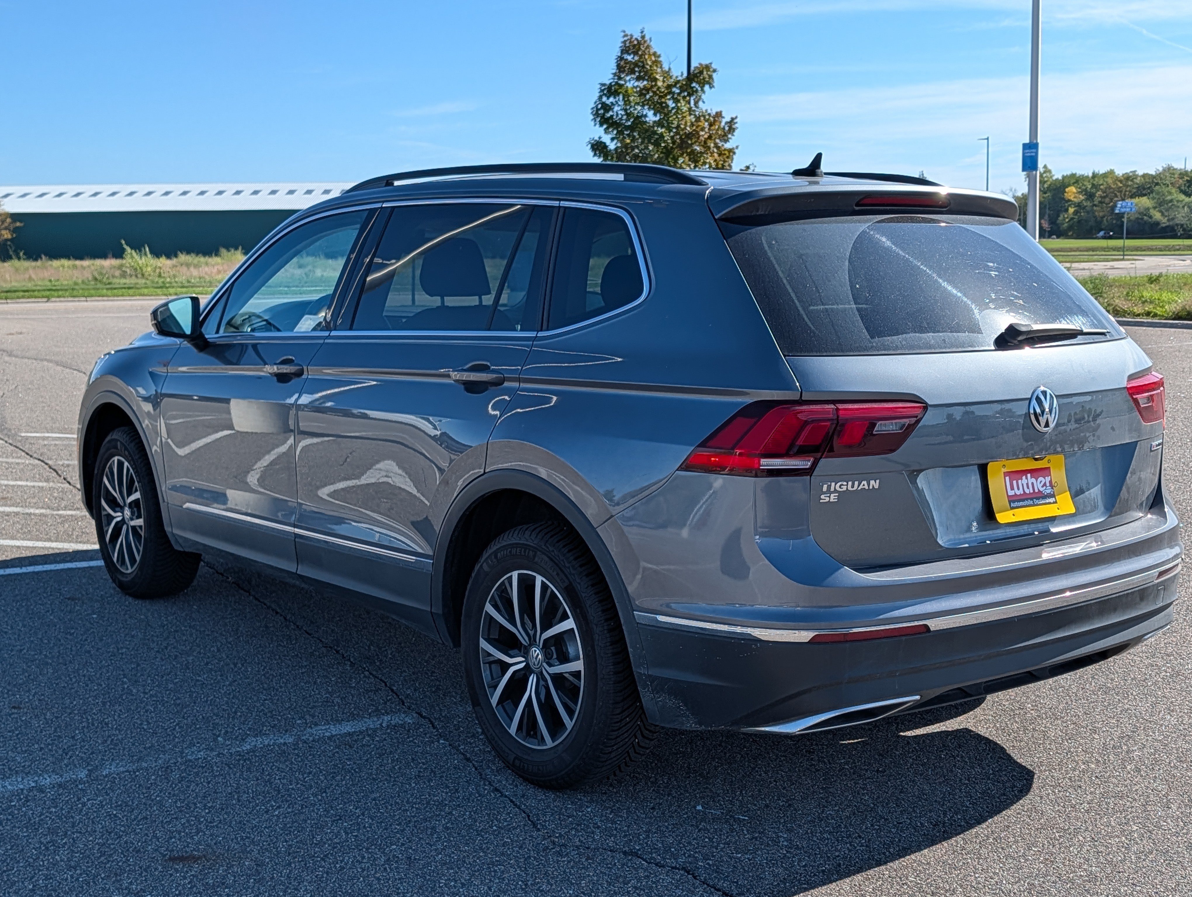 Used 2020 Volkswagen Tiguan SE AWD/4WD image 3
