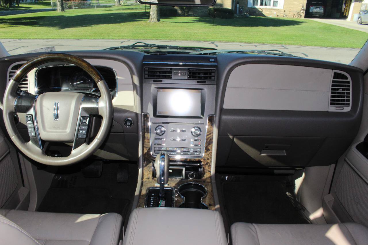 Used 2016 Lincoln Navigator L Select AWD/4WD image 31