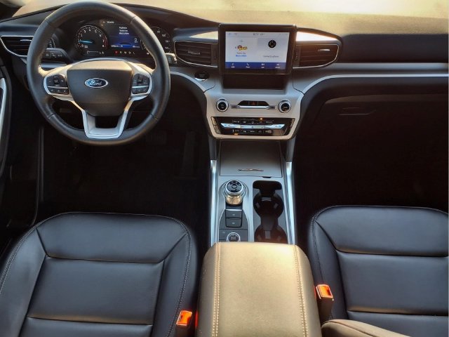 Used 2023 Ford Explorer XLT w/ Equipment Group 202A AWD/4WD image 16