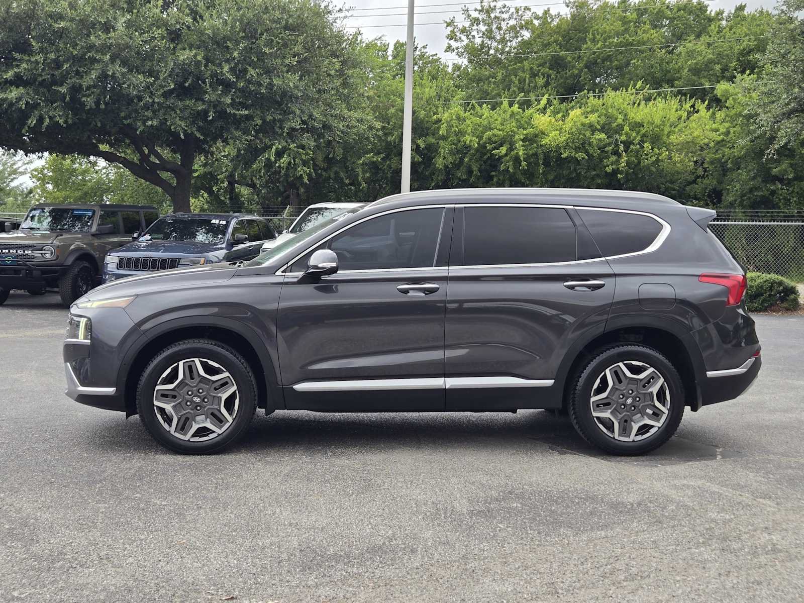 Used 2022 Hyundai Santa Fe Limited w/ Cargo Package AWD/4WD image 5