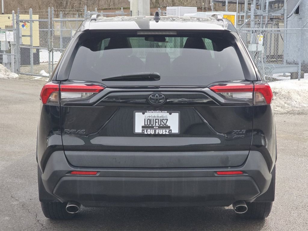 Used 2020 Toyota RAV4 XLE Premium image 14