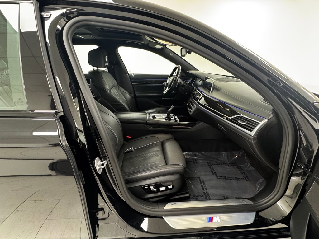 Used 2018 BMW 750i xDrive image 13