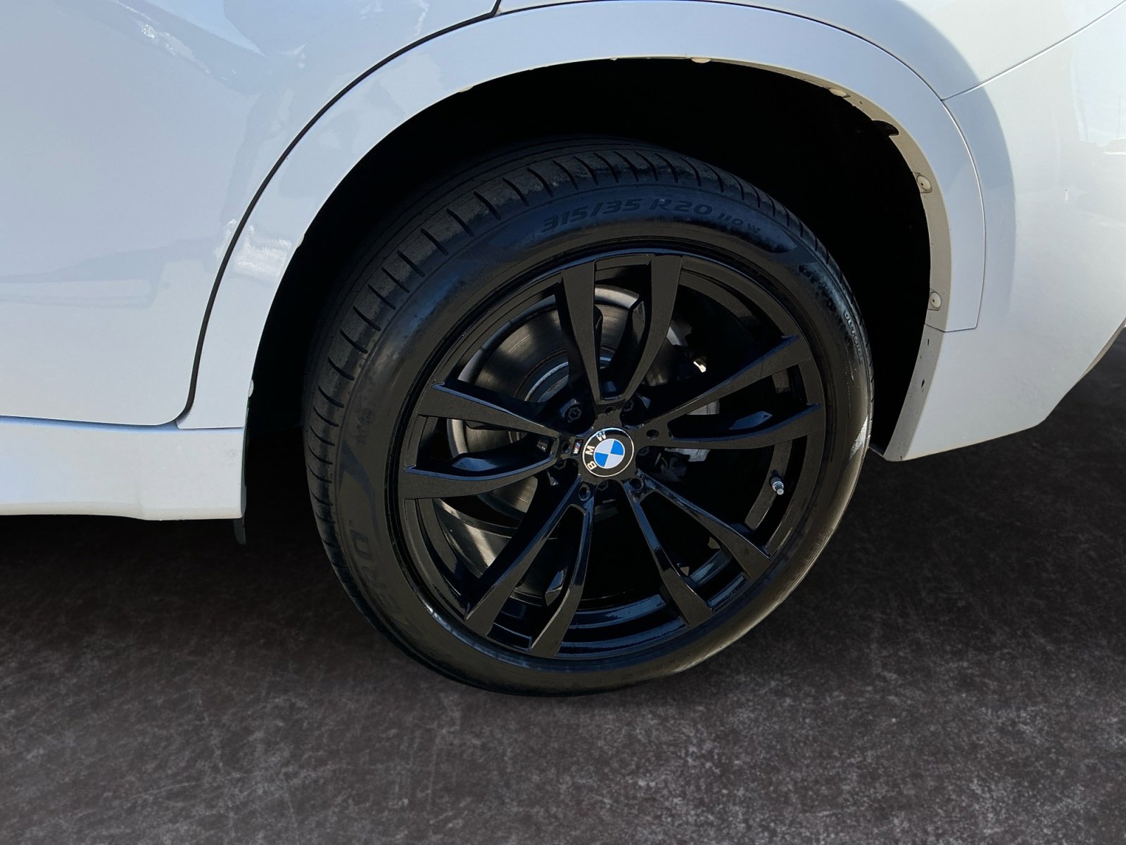 Used 2019 BMW X6 sDrive35i w/ M Sport Package RWD image 9