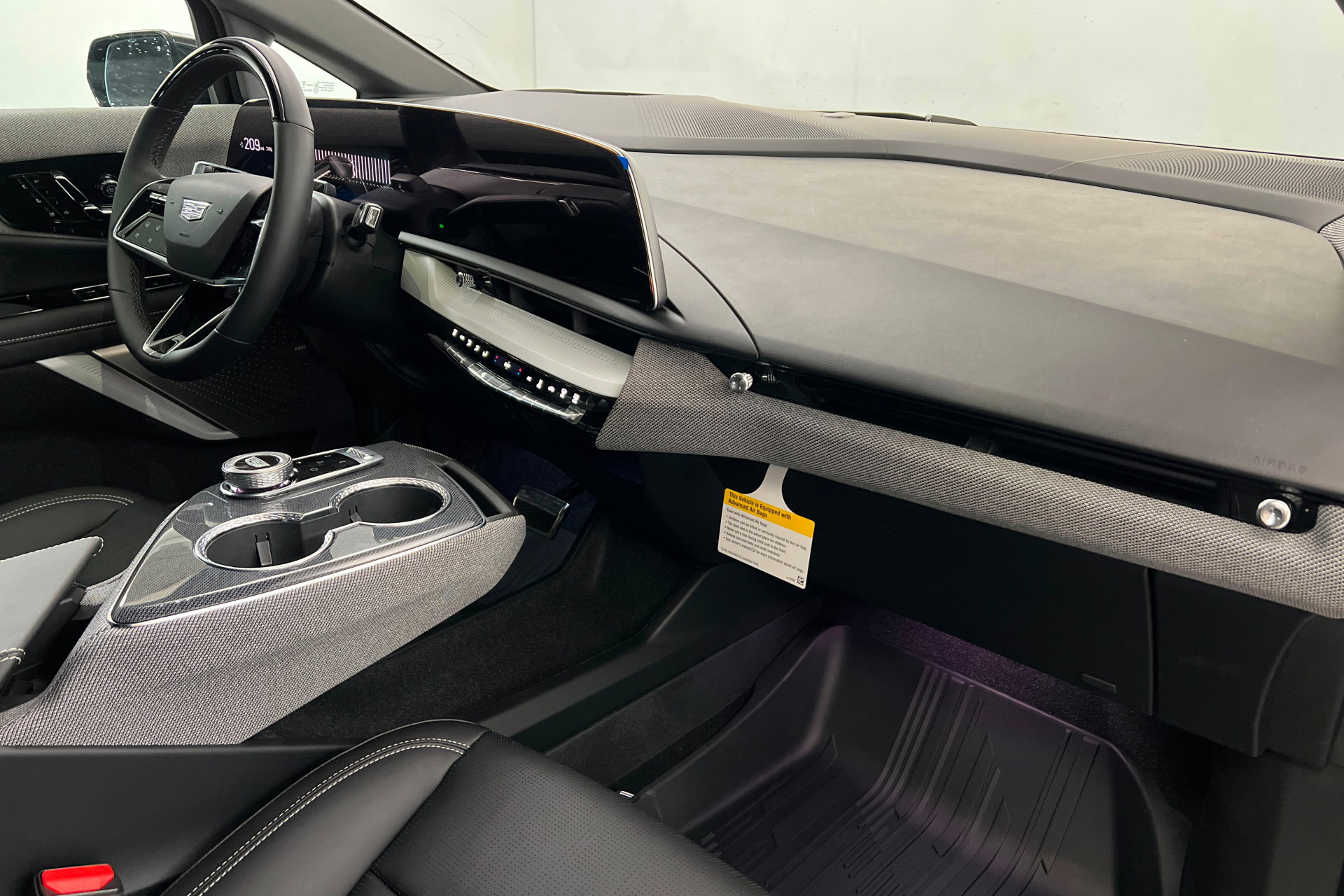 New 2026 Cadillac Optiq Sport 2 w/ LPO, Floor Liner Package AWD/4WD image 25