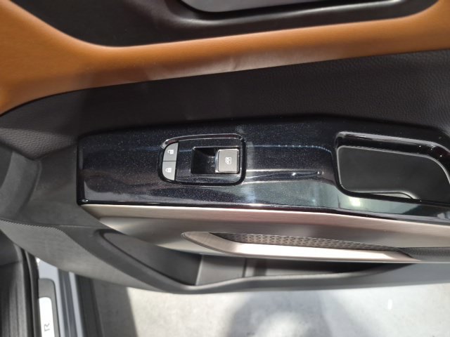 Certified 2025 Nissan Pathfinder Platinum FWD image 28
