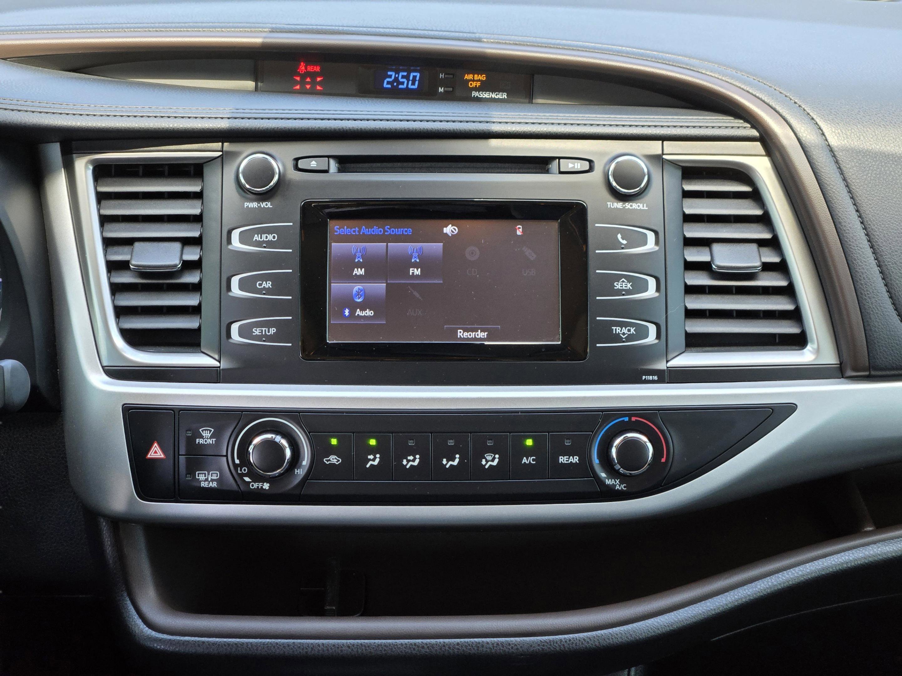 Used 2019 Toyota Highlander LE image 12