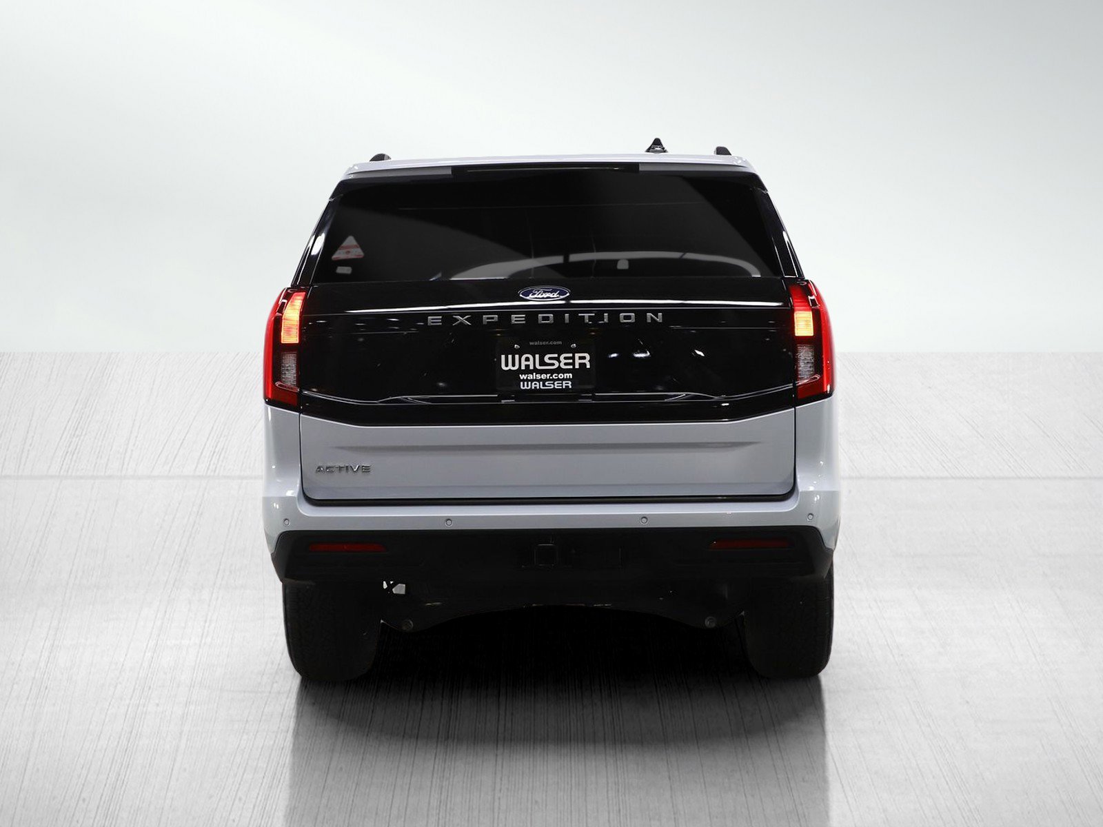 Used 2026 Ford Expedition Active AWD/4WD image 4