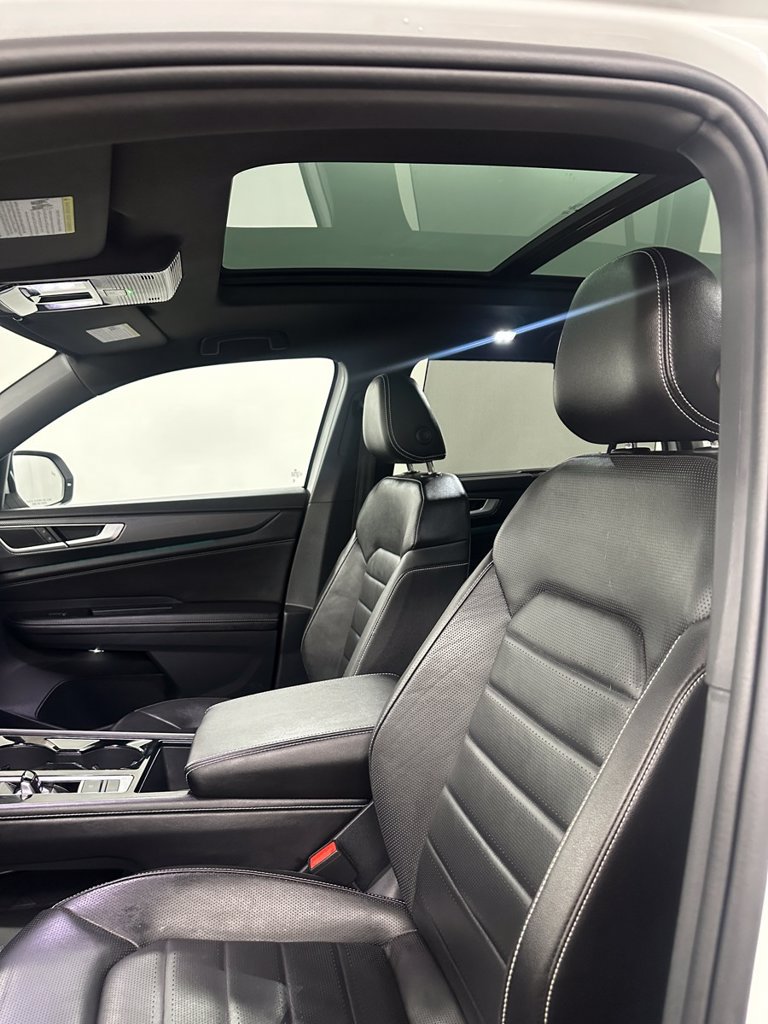 Used 2024 Volkswagen Atlas Cross Sport SEL AWD/4WD image 12