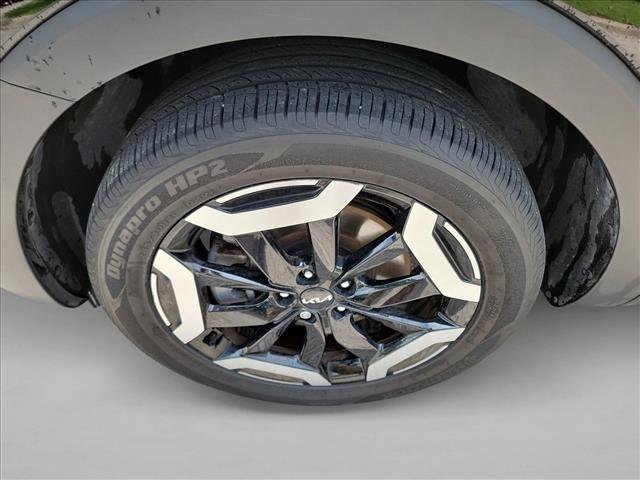 Used 2025 Kia Telluride S FWD image 9