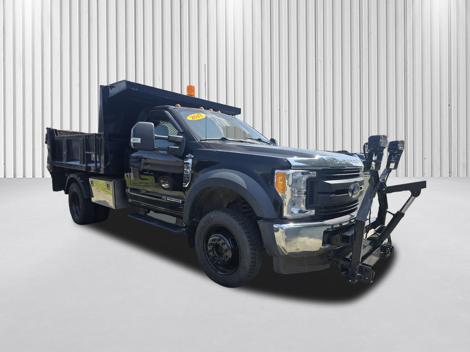 Used 2017 Ford F550 4x4 Regular Cab Super Duty image 3