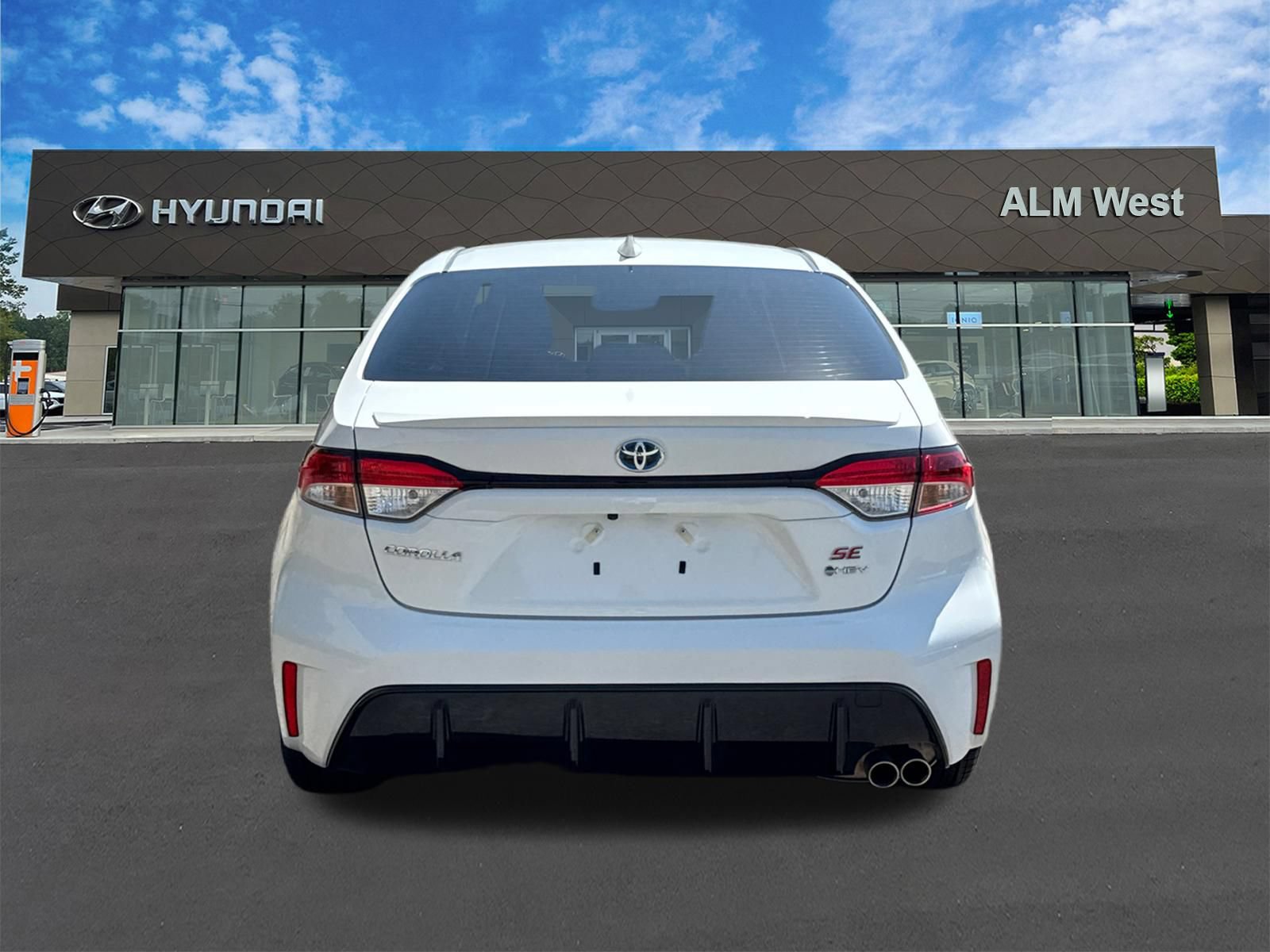Used 2025 Toyota Corolla SE w/ Convenience Package FWD image 6