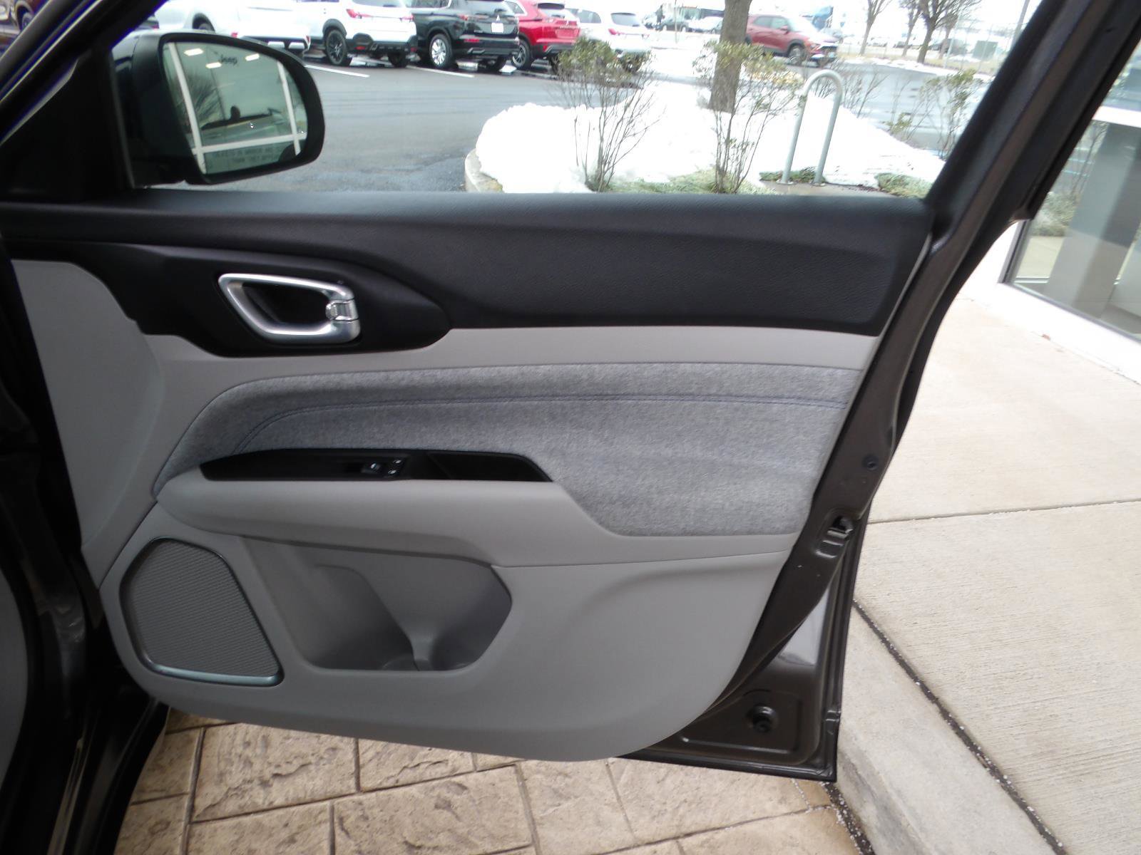 Used 2022 Jeep Compass Latitude w/ Convenience Group image 24