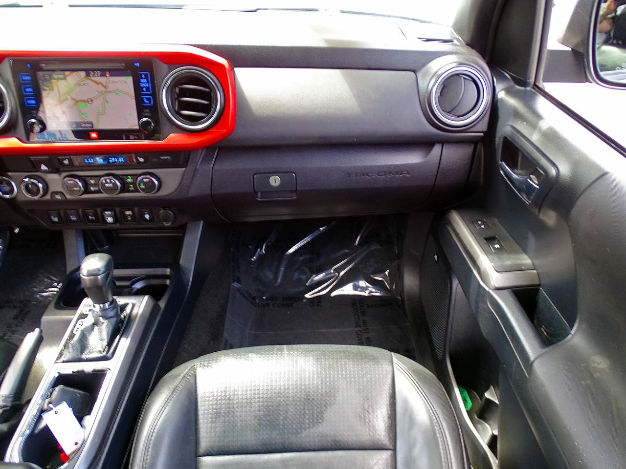 Used 2019 Toyota Tacoma TRD Off-Road AWD/4WD image 33