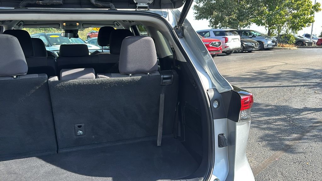 Used 2020 Toyota Highlander LE image 33