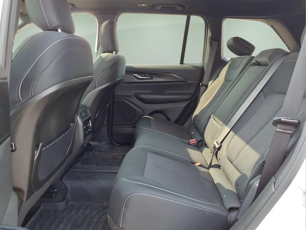 Used 2024 Jeep Grand Cherokee Laredo X w/ Luxury Tech Group I AWD/4WD image 19