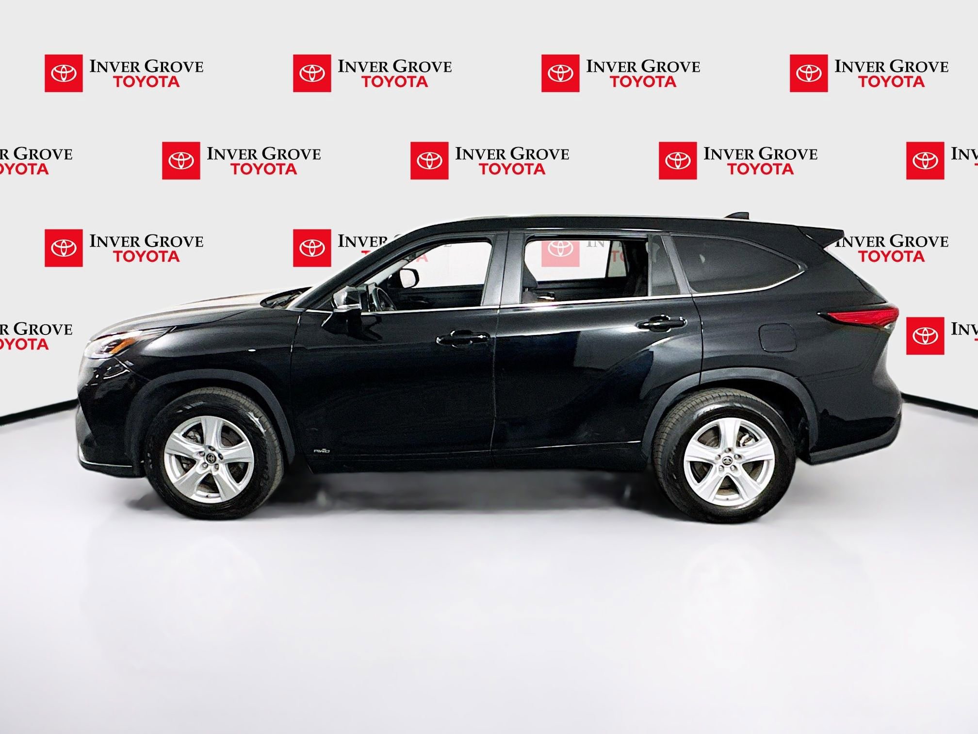 Used 2023 Toyota Highlander LE AWD/4WD image 8