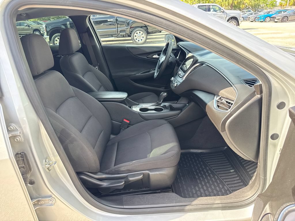 Used 2018 Chevrolet Malibu LT FWD image 24
