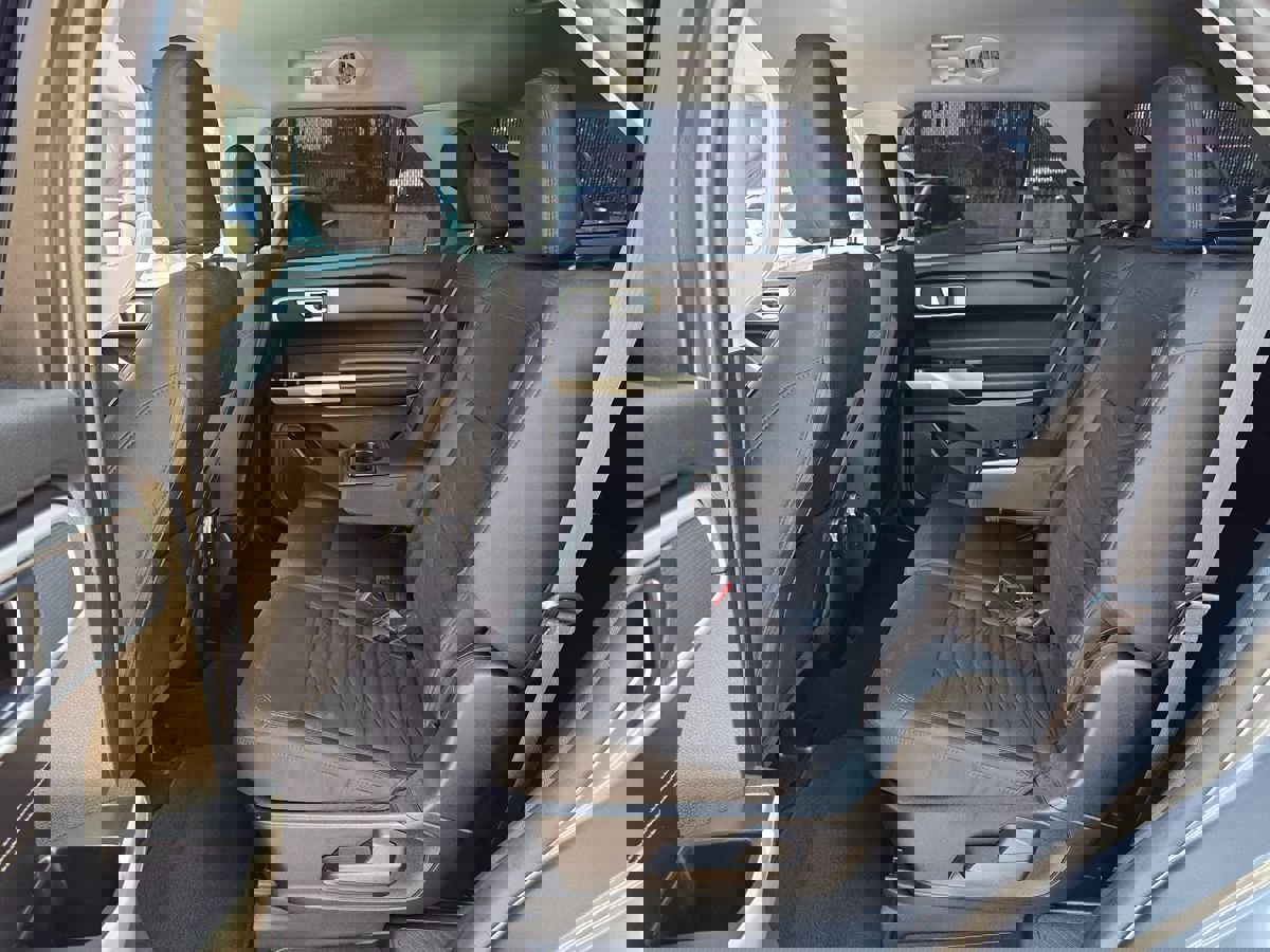 Used 2021 Ford Explorer XLT RWD image 26