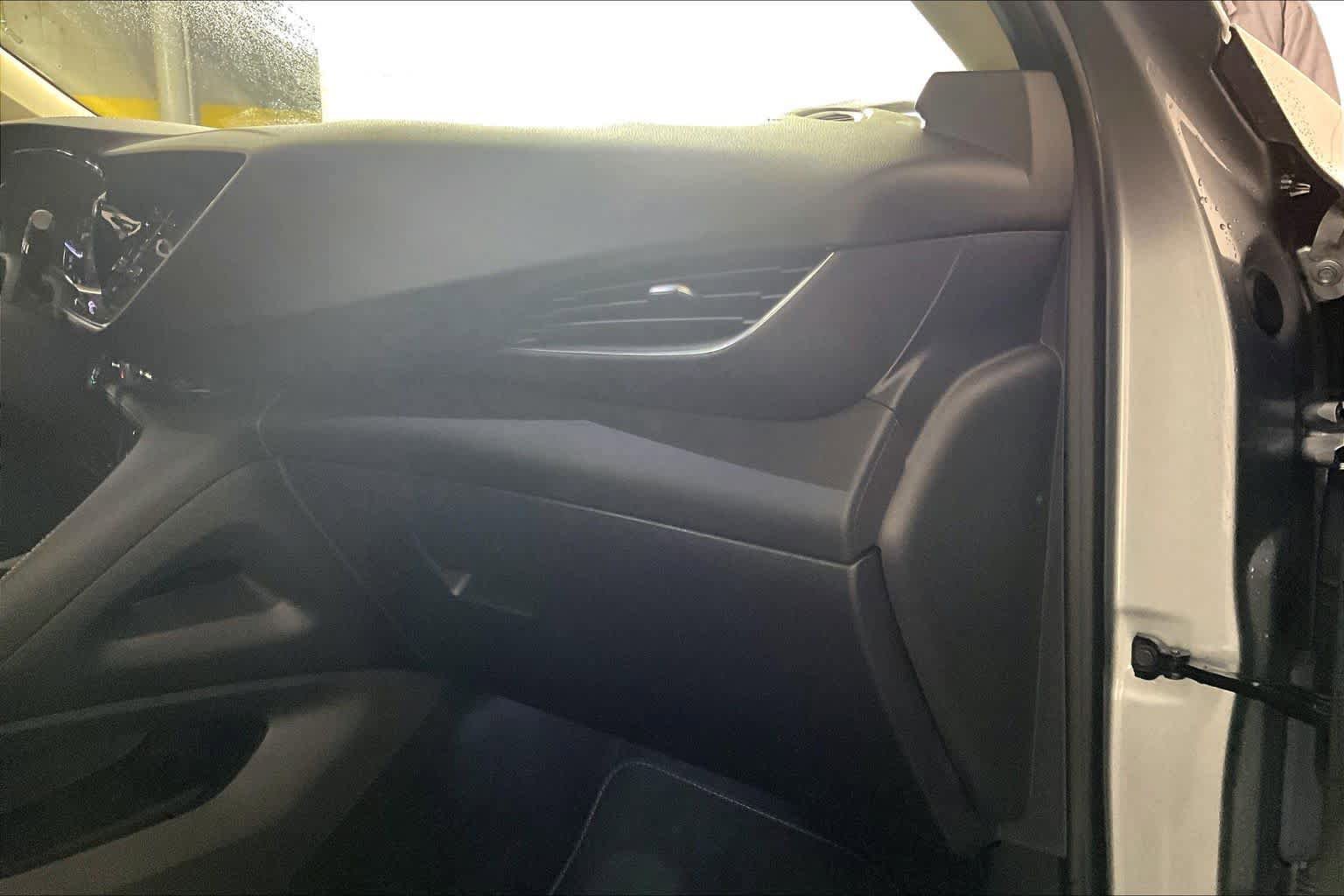 Used 2023 Buick Envision Essence FWD image 18