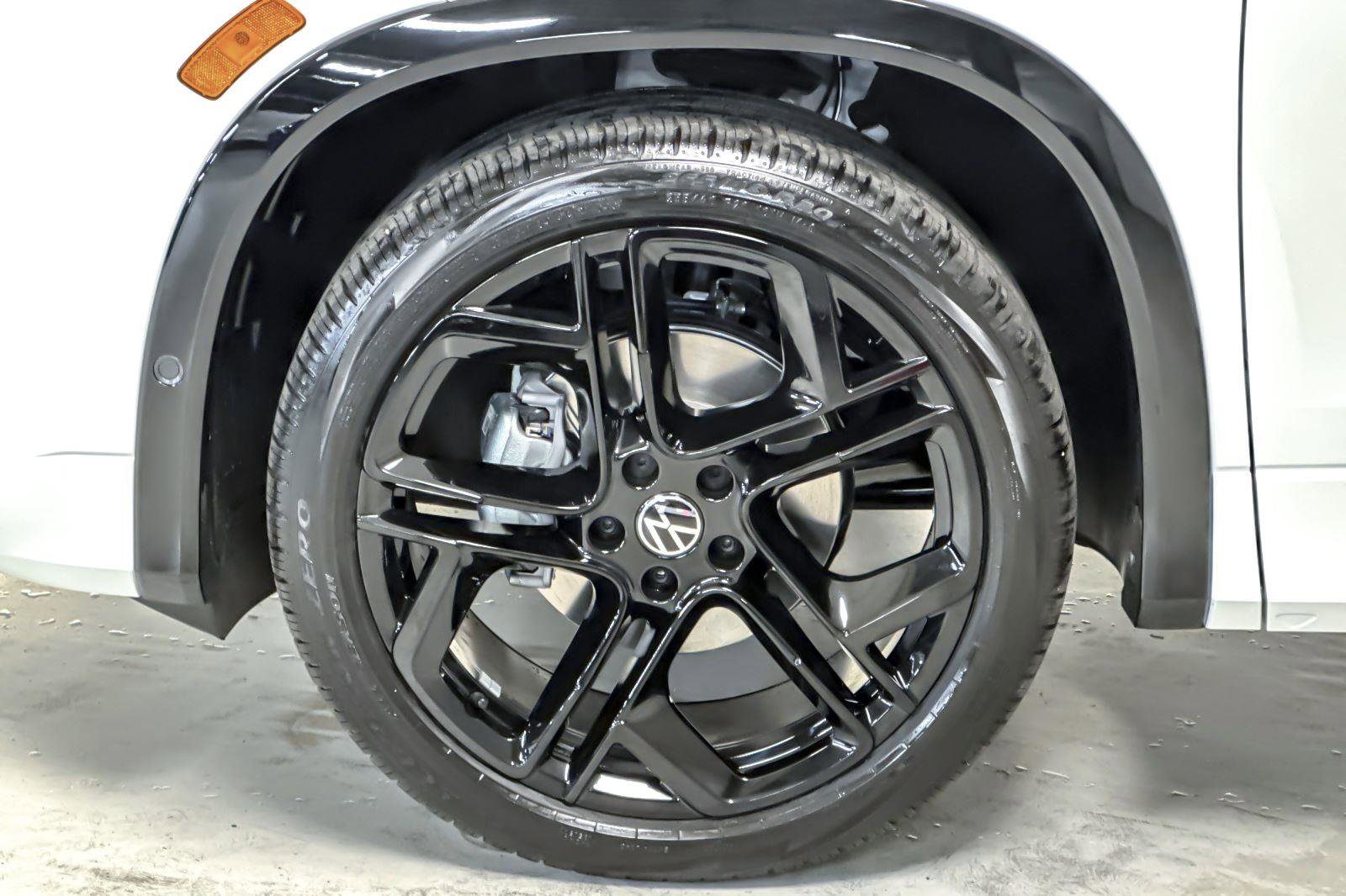 New 2026 Volkswagen Tiguan SE R-Line image 24