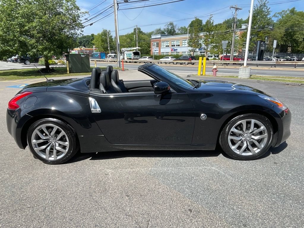 Used 2010 Nissan 370Z Touring RWD image 6