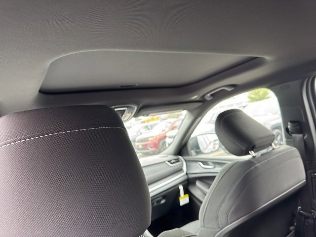 New 2025 Jeep Grand Cherokee L Laredo w/ Luxury Tech Group I image 9