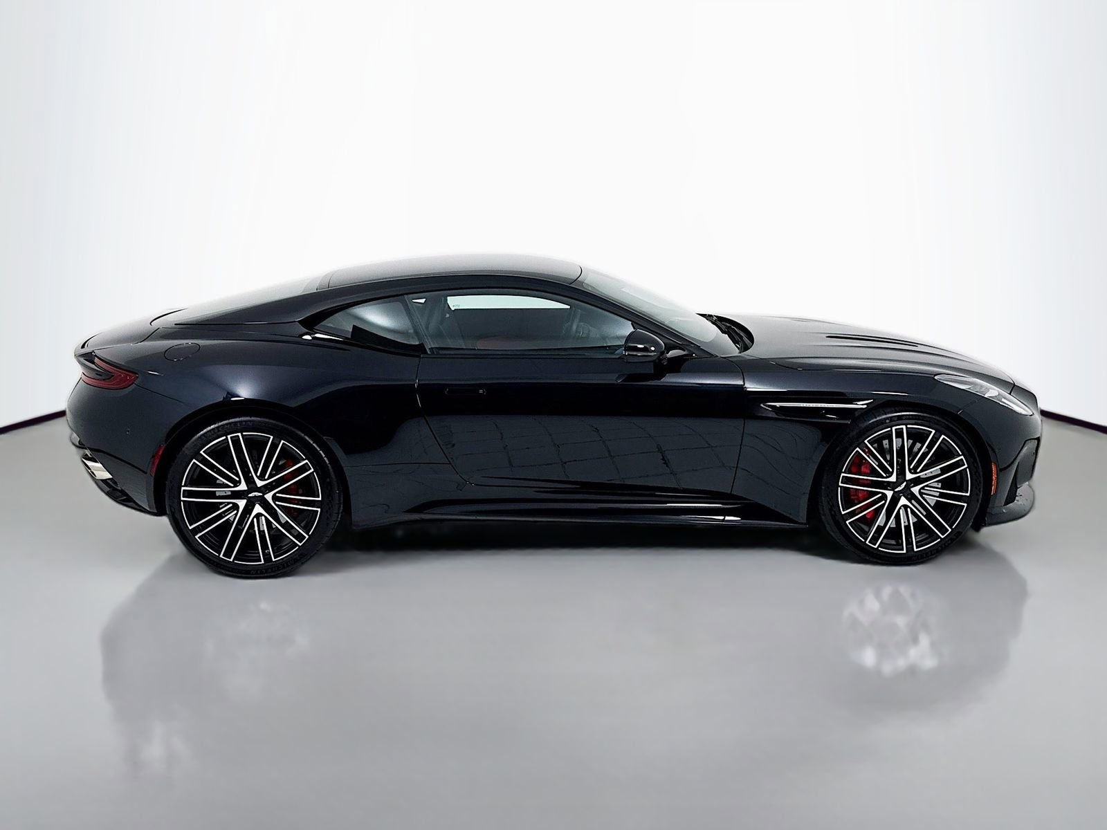 Used 2024 Aston Martin DB12 Coupe RWD image 8