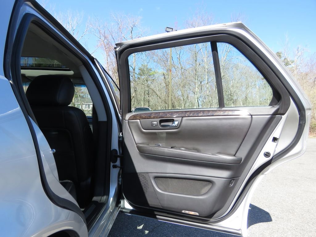 Used 2010 Cadillac DTS Luxury FWD image 15