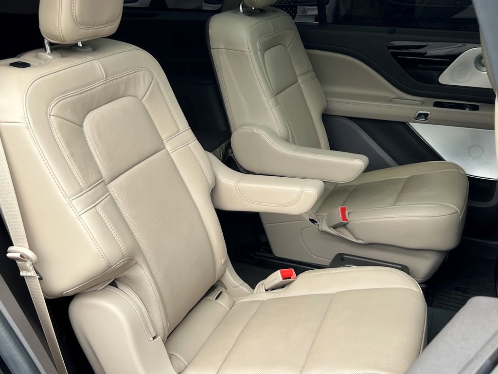 Certified 2022 Lincoln Aviator Reserve w/ Equipment Group 201A image 17