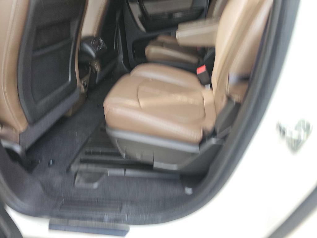 Used 2015 GMC Acadia SLT image 12