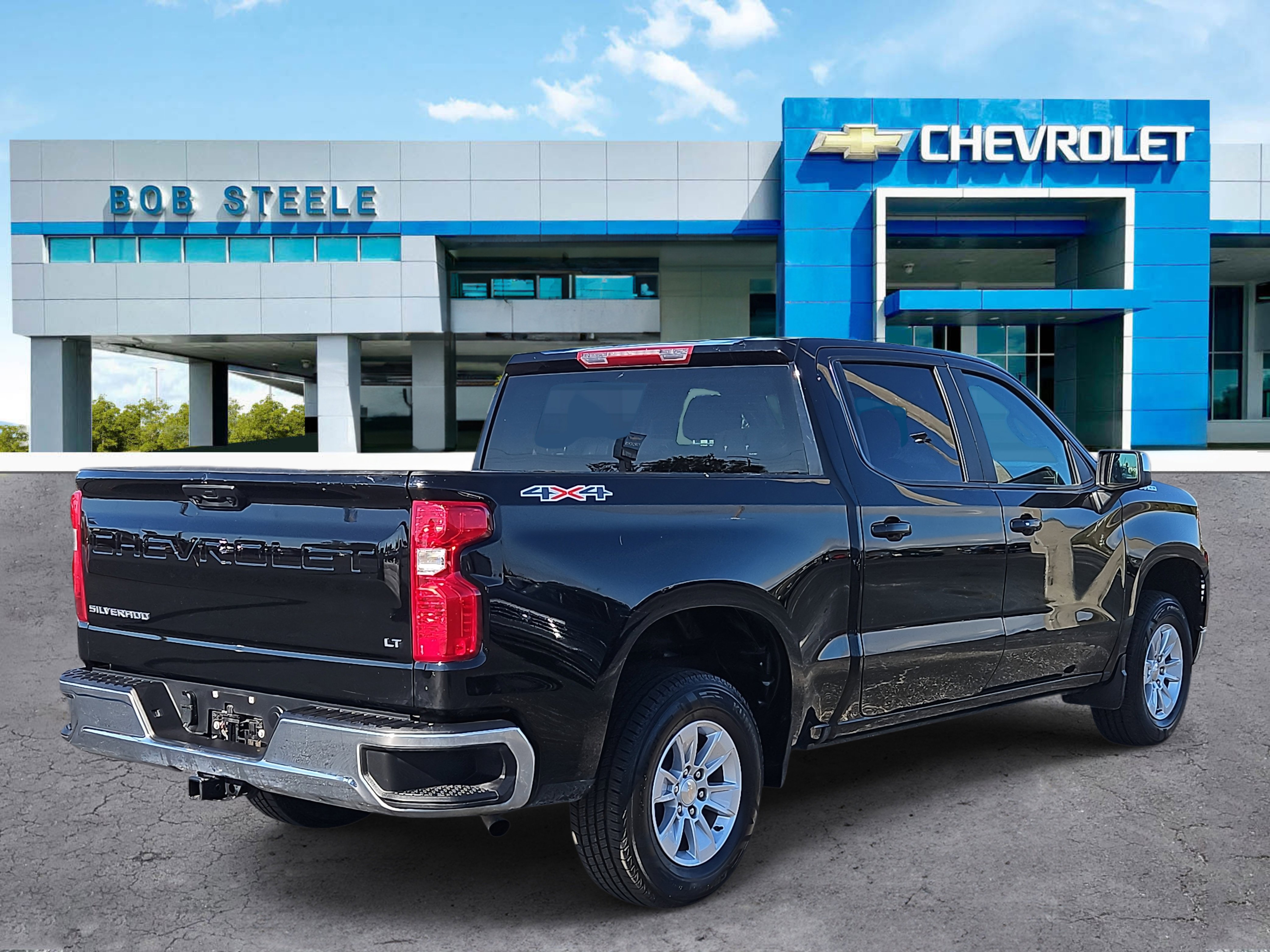 Used 2025 Chevrolet Silverado 1500 LT AWD/4WD image 4