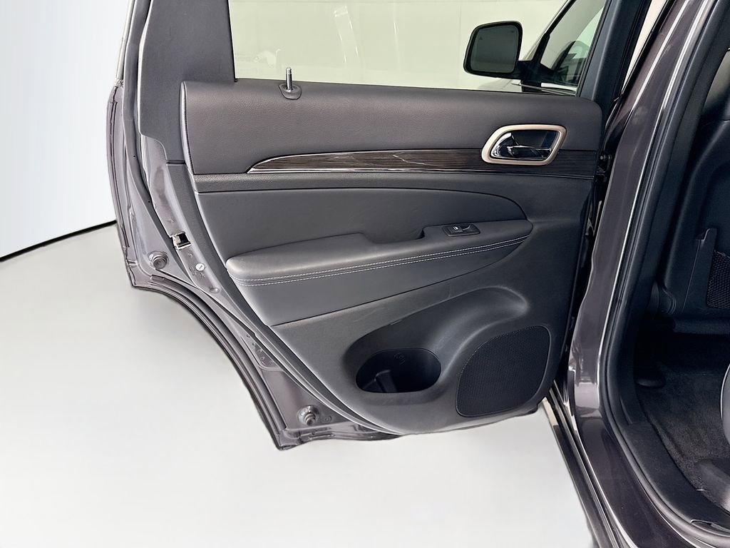 Used 2015 Jeep Grand Cherokee Overland w/ Advanced Technology Group image 26