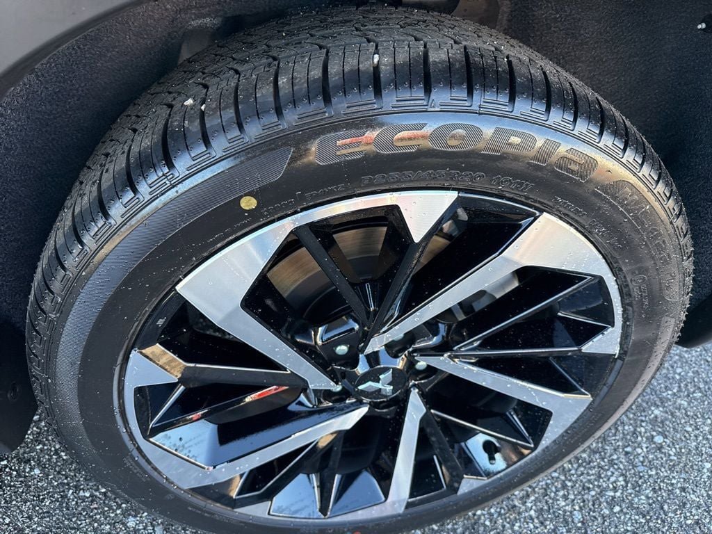 New 2025 Mitsubishi Outlander SE image 10
