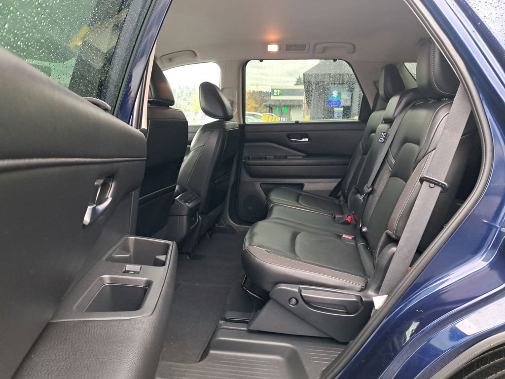 Used 2023 Nissan Pathfinder SL image 14