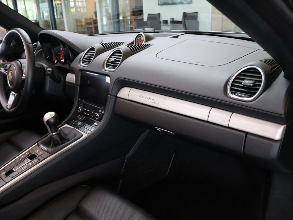 Used 2022 Porsche 718 Boxster RWD image 10