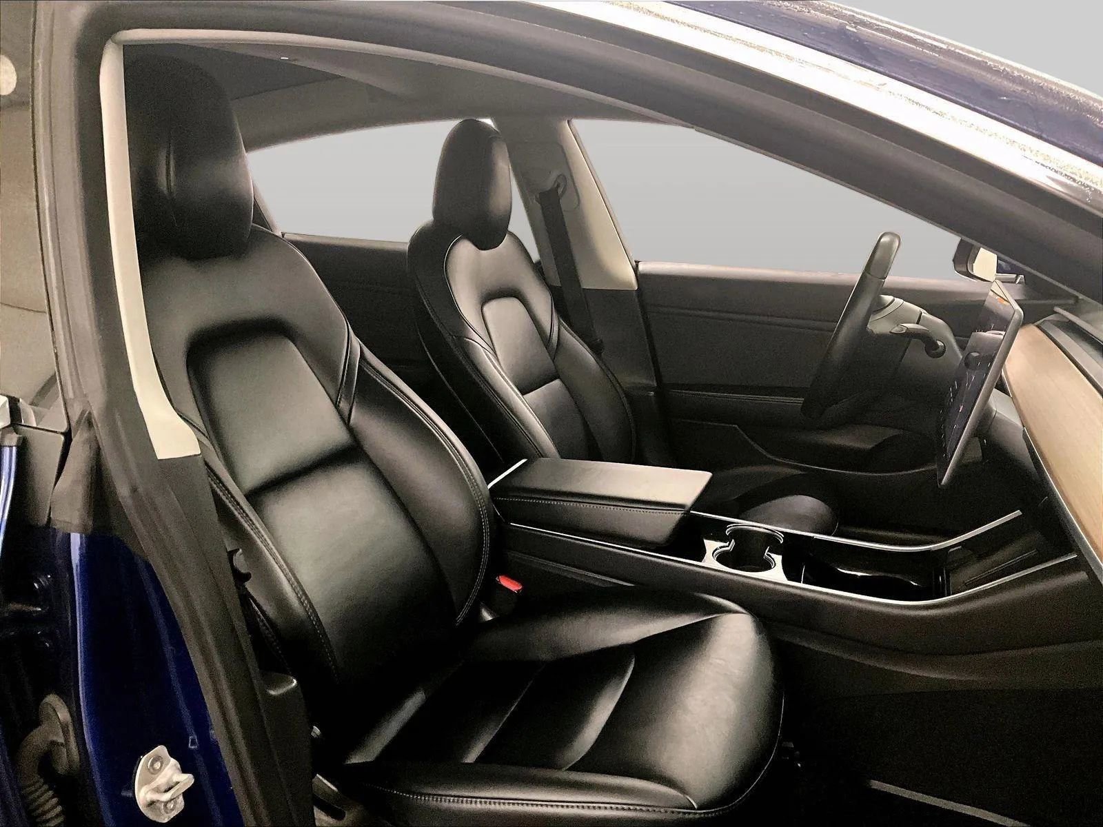 Used 2018 Tesla Model 3 Performance image 7