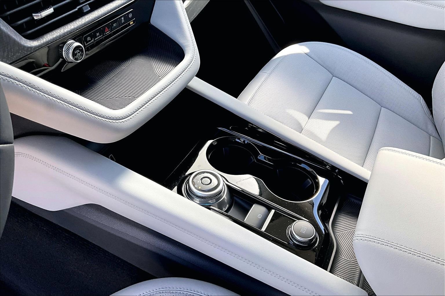 Used 2026 Ford Explorer Platinum w/ LUX Leather Package image 17